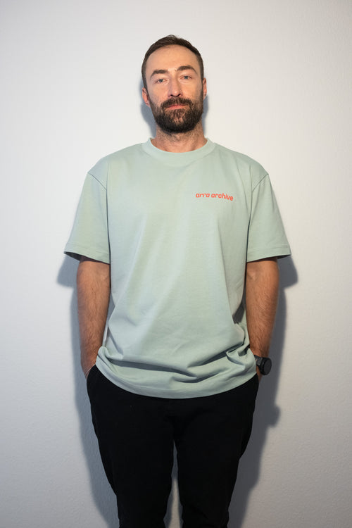 arra - daily compounds tee